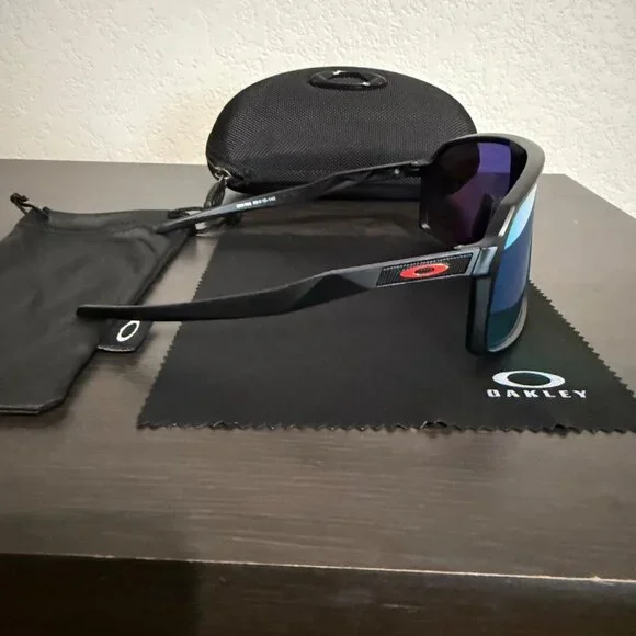 OO9406  Oakley SUTRO Black Matte Frame - Picture 4 of 7